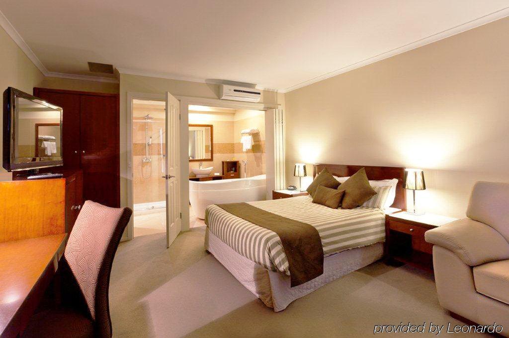 Best Western Wheelers Hill International Hotel Room photo